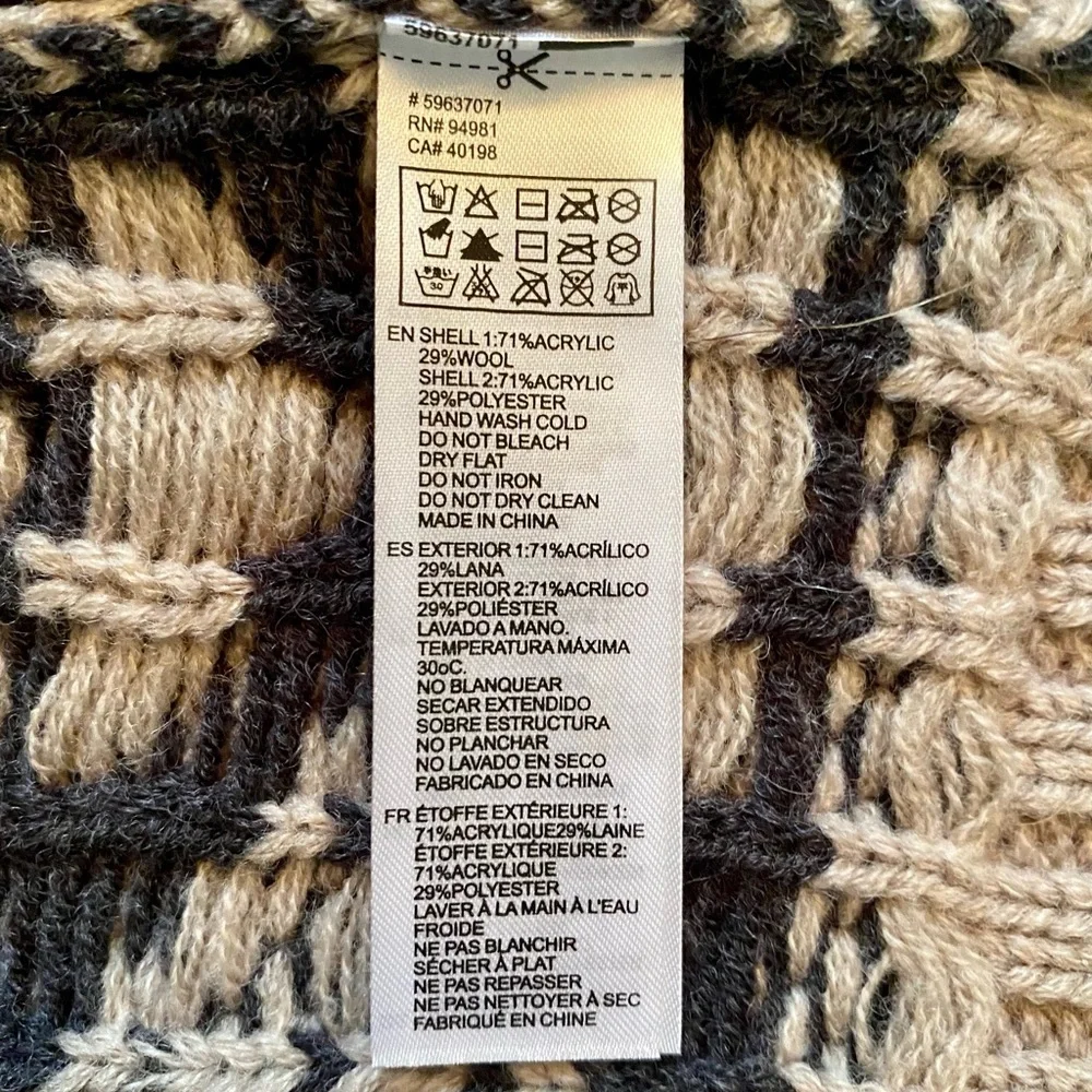 Forever 21 - Faux Fur Knitted Sweater - In great condition!